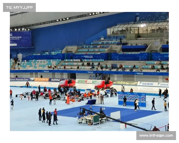速度滑冰世界杯加拿大站:选手适应场地情况