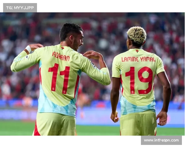 费兰-托雷斯庆祝帽子戏法,巴萨客场进球大战取胜